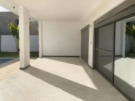 Villa neuve et spacieuse avec piscine privée à louer à la Somone Kanda