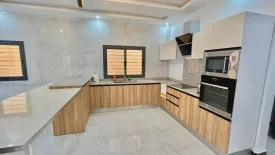 Villa neuve et spacieuse avec piscine privée à louer à la Somone Kanda
