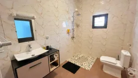 Villa neuve et spacieuse avec piscine privée à louer à la Somone Kanda