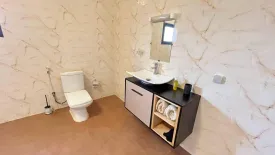 Villa neuve et spacieuse avec piscine privée à louer à la Somone Kanda