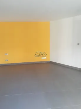 Villa d'architecte non meublée, 4 chambres, 4 salles de bain, déalement située, quartier calme