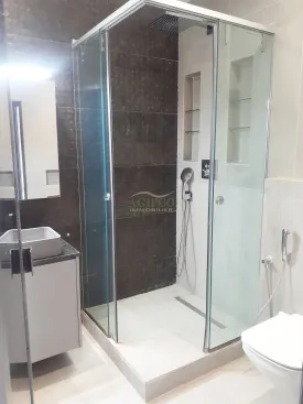 Villa d'architecte non meublée, 4 chambres, 4 salles de bain, déalement située, quartier calme