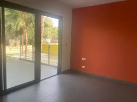 Villa d'architecte non meublée, 4 chambres, 4 salles de bain, déalement située, quartier calme