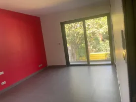 Villa d'architecte non meublée, 4 chambres, 4 salles de bain, déalement située, quartier calme