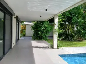 Villa d'architecte non meublée, 4 chambres, 4 salles de bain, déalement située, quartier calme