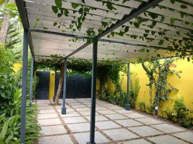 Villa d'architecte non meublée, 4 chambres, 4 salles de bain, déalement située, quartier calme