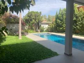 Villa d'architecte non meublée, 4 chambres, 4 salles de bain, déalement située, quartier calme