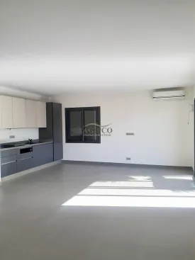 Villa d'architecte non meublée, 4 chambres, 4 salles de bain, déalement située, quartier calme