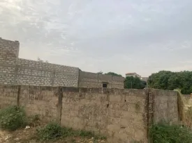 Terrain idéalement situé dans une zone en pleine expansion
A proximité des commerces, et services
3 voies d'accès
Electricité au pieds du terrain
Terrain entièrement clôturé
Emplacement parfait pour projet de construction ou investissement