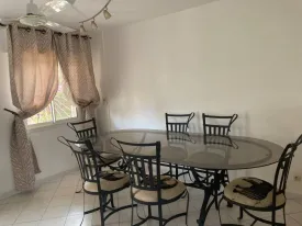 Villa meublée située dans une résidence avec piscine commune à 5 minute de la villa composée de 2 chambres et une mézzanine 2 salle d’eau, toilette visiteur , stationnement véhicule , salon, salle à manger, cuisine ouverte et un jardin