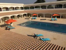 Magnifique villa en forme de U entièrement meublée et climatisée à Gandigal