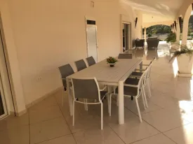 Magnifique villa en forme de U entièrement meublée et climatisée à Gandigal