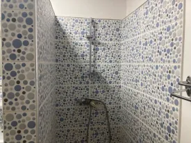 RESIDENCE TENNIS ,villa avec piscine privée, centre ville de saly , près de toutes les commodités , 2 chambres climatisées, 2 salles de bain , 1 chambre pour enfant , salon, cuisine équipée , terrasse aménagée, piscine privée, et piscine commune dans la Résidence
