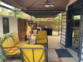 RESIDENCE TENNIS ,villa avec piscine privée, centre ville de saly , près de toutes les commodités , 2 chambres climatisées, 2 salles de bain , 1 chambre pour enfant , salon, cuisine équipée , terrasse aménagée, piscine privée, et piscine commune dans la Résidence