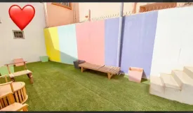 Villa avec piscine privée, sur un terrain en Bail, 4 chambres climatisées , avec placards et dressing , 4 salles de bain, salon, séjour; cuisine équipée et ouverte sur le séjour, arrière cuisine, , cellier, terrasse , piscine 8x4
local gardien , réserves d'eau, panneau solaire