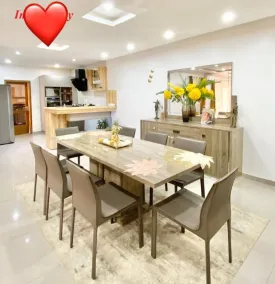 Villa avec piscine privée, sur un terrain en Bail, 4 chambres climatisées , avec placards et dressing , 4 salles de bain, salon, séjour; cuisine équipée et ouverte sur le séjour, arrière cuisine, , cellier, terrasse , piscine 8x4
local gardien , réserves d'eau, panneau solaire
