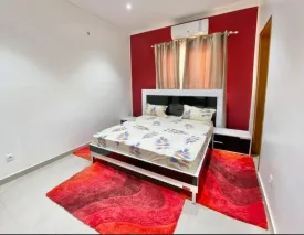 Villa avec piscine privée, sur un terrain en Bail, 4 chambres climatisées , avec placards et dressing , 4 salles de bain, salon, séjour; cuisine équipée et ouverte sur le séjour, arrière cuisine, , cellier, terrasse , piscine 8x4
local gardien , réserves d'eau, panneau solaire