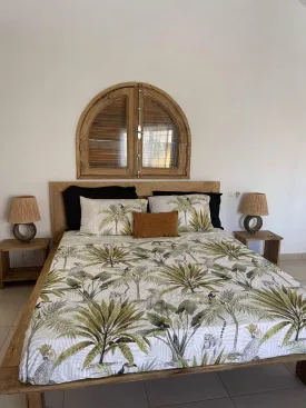 Située en 2è ligne mer , cette jolie villa se trouve en résidence avec piscine commune, plage privée, groupe électrogène et parking extérieur